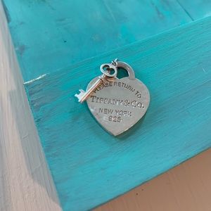 Return to Tiffany’s pendant